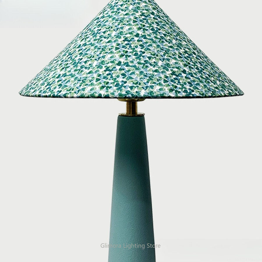 Lampe de table en forme de par - Century Textile & Sewing Supply Hours avis et prix